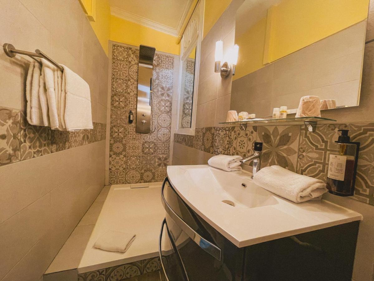 Royal Hotel Nimes Luaran gambar