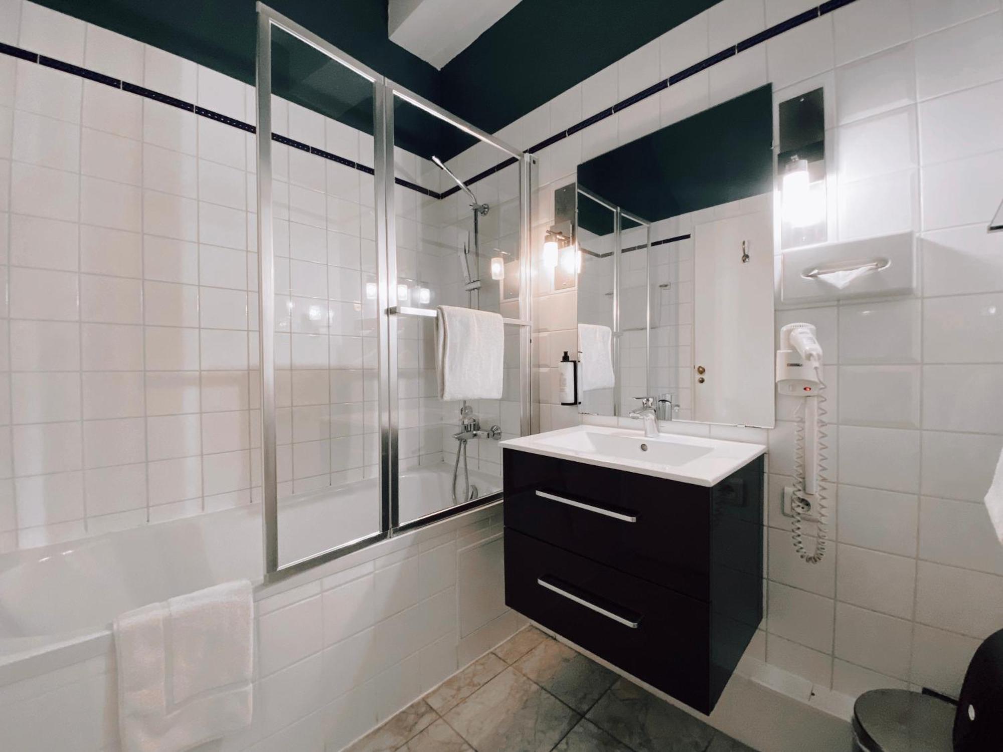 Royal Hotel Nimes Luaran gambar