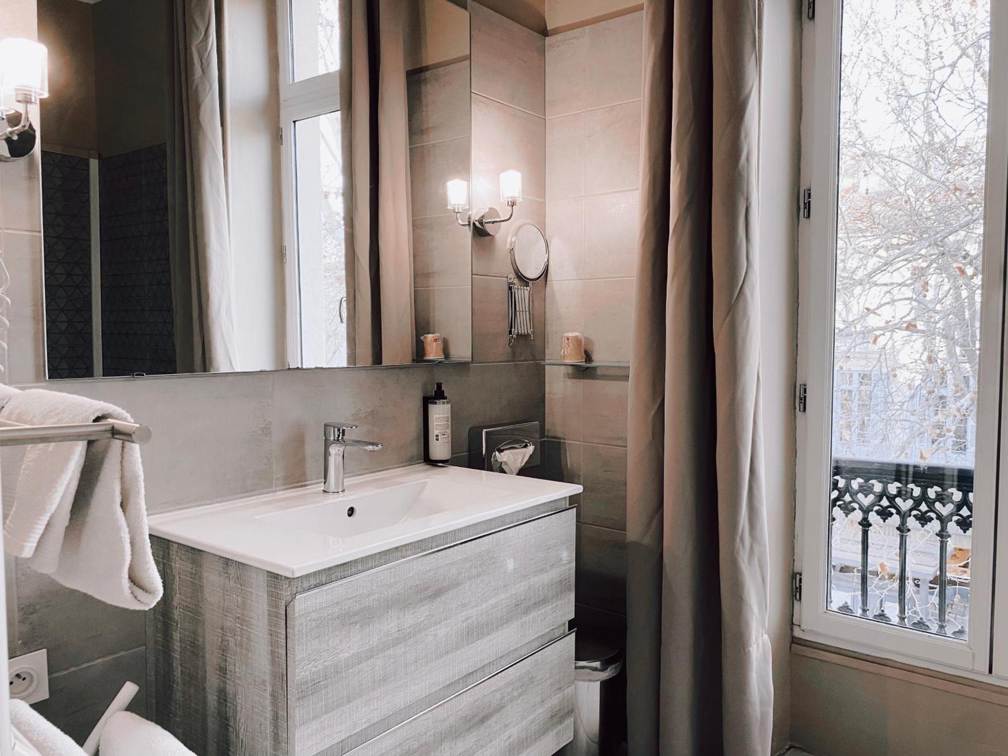 Royal Hotel Nimes Luaran gambar