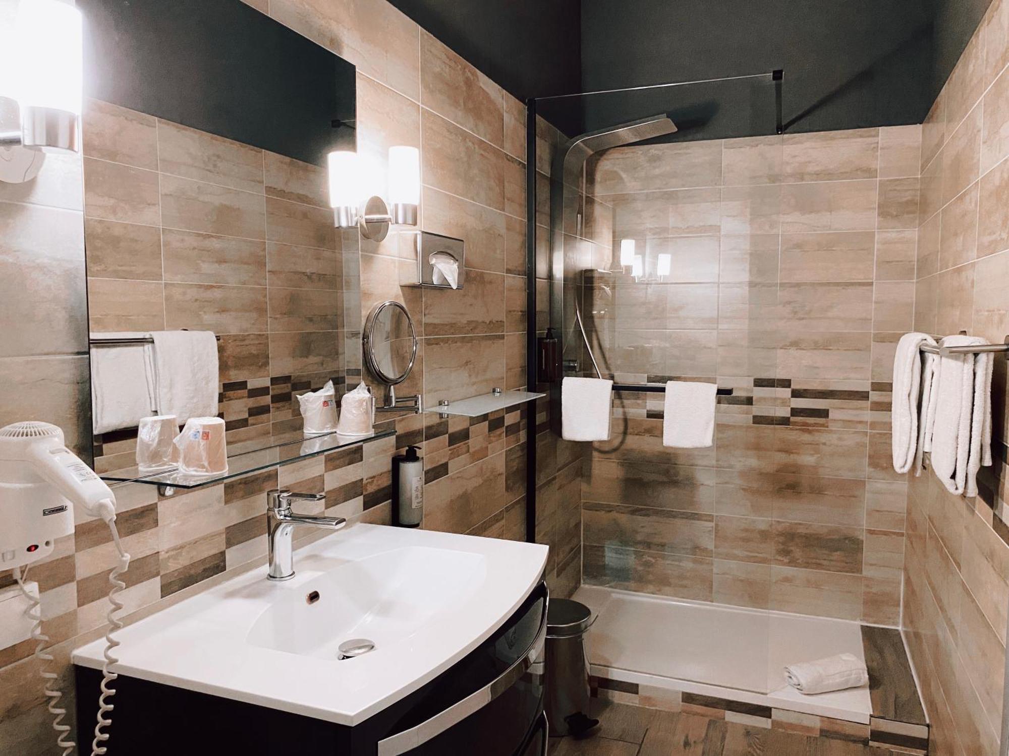 Royal Hotel Nimes Luaran gambar