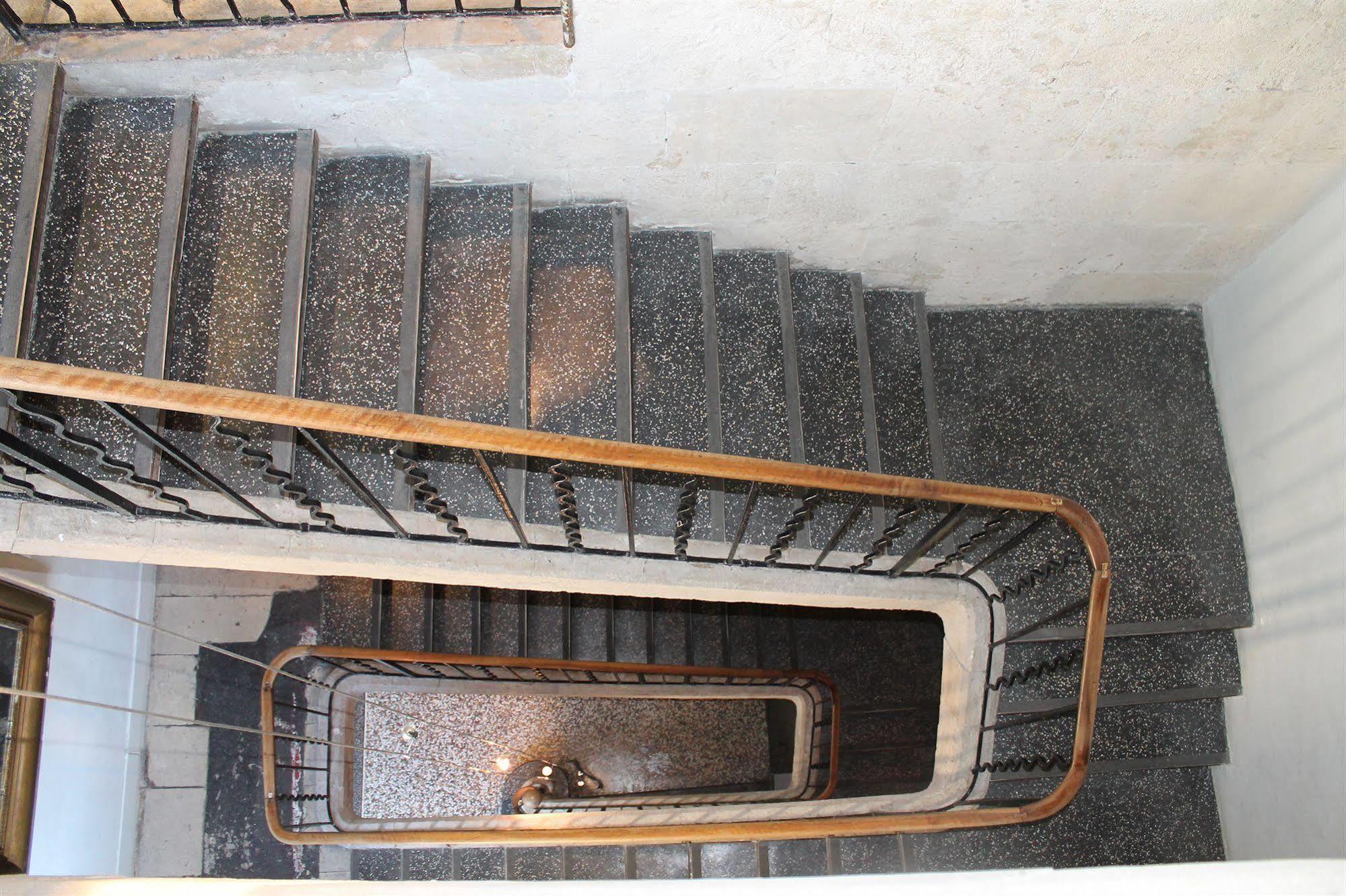 Royal Hotel Nimes Luaran gambar